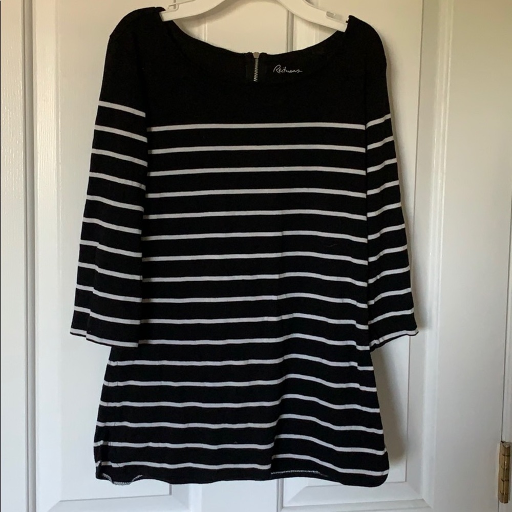 Ladies black and white mid length sleeve top